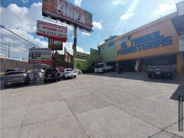 Local comercial y bodega en renta sobre la interamericana frente a los puentes de San Cristobal - 1