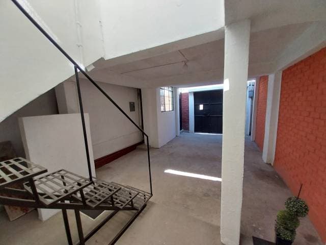 RENTO BODEGA EN ZONA 8 AVENIDA LA CASTELLANA - 1