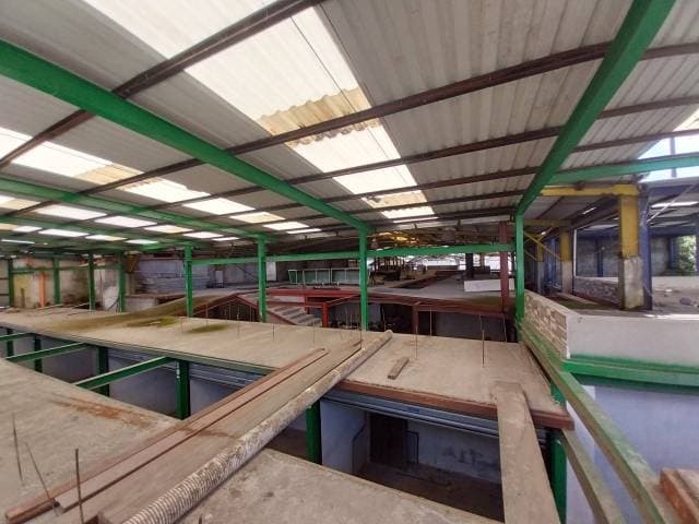 VENDO PROPIEDAD CON LOCALES Y PARQUEOS EN ZONA 11 - 1