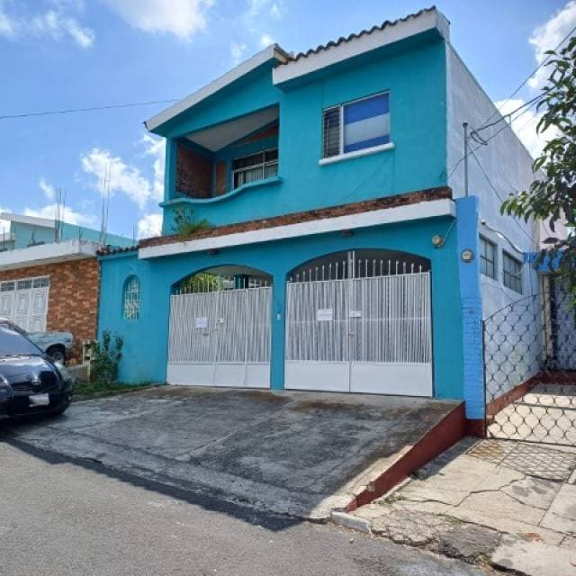 Casa en Venta Residenciales Atlántida, Zona 18 - 1