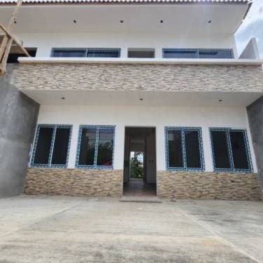 Casa en Renta por Granjas de San Cristóbal, Guatemala - 1