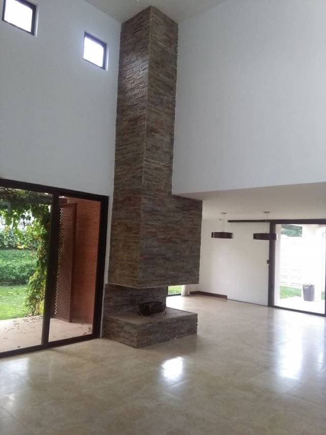VENDO ZONA 16 - ALTOS DE SAN GASPAR,  hermosa y amplia casa con acabados de lujo - 1