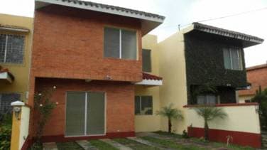Vendo Casa grande 2 niveles en Residenciales El Bosque – Coatepeque - 1
