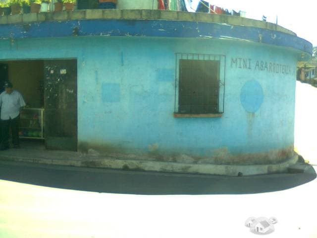 UNA CASA CON TODO SUS SERVICIO Y CUENTA CON UN LOCAL - 1