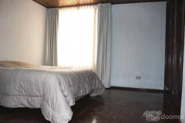 Habitación semi-amueblada en zona viva - 1