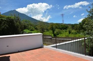CITYMAX ANTIGUA PROMUEVE HERMOSA CASA PARA VENTA EN SAN PEDRO LAS HUERTAS - 1