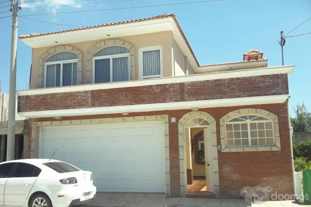 VENDO HERMOSA CASA DE 2 NIVELES EN CONDOMINIO PINAR DEL RIO - 1