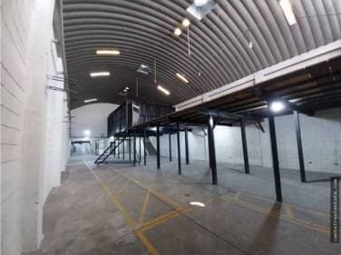 Bodega en venta y Renta con sala de ventas y oficinas en Aguilar Batres - 1
