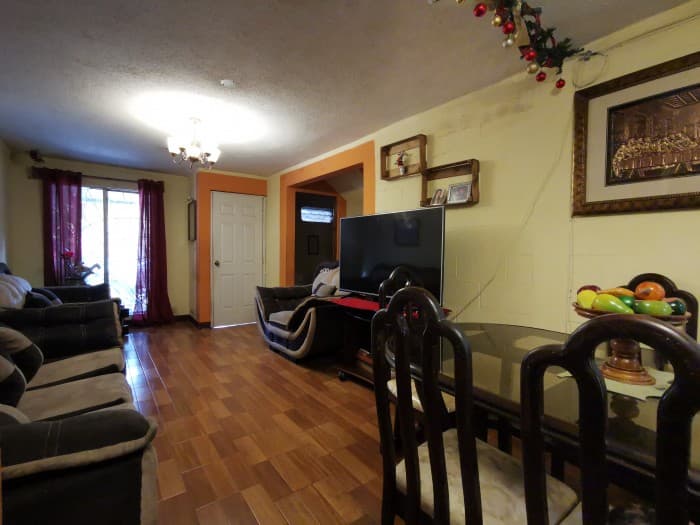 Casa en Venta y Renta zona 5 Villa Nueva, Guatemala - 1