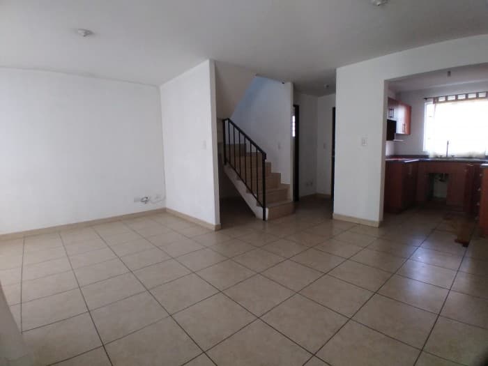 Casa en venta en zona 10 de Villa Nueva cerca de la VAS - 1