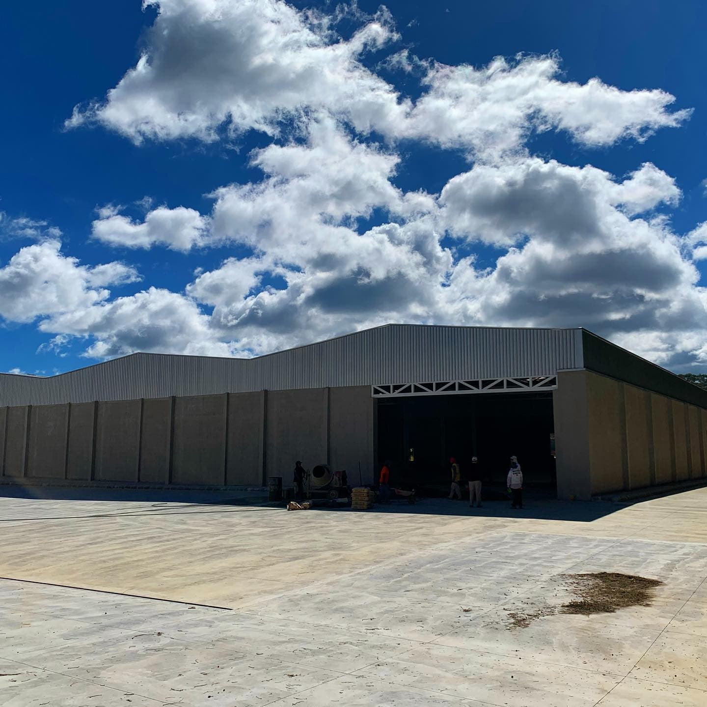 Se renta ofi-bodega amplia en complejo de Santa Lucía M - 1