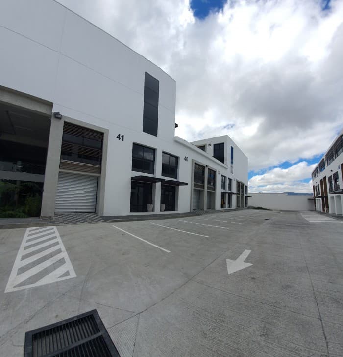 Inversión Oficina en VENTA en RENTADA Zona 4 de Mixco - 1