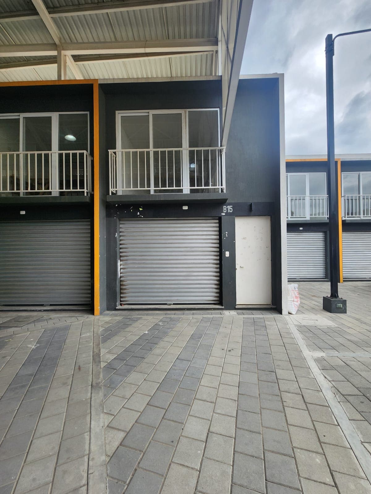 Local en renta o venta en Plaza Comercial en Amatitlán - 1