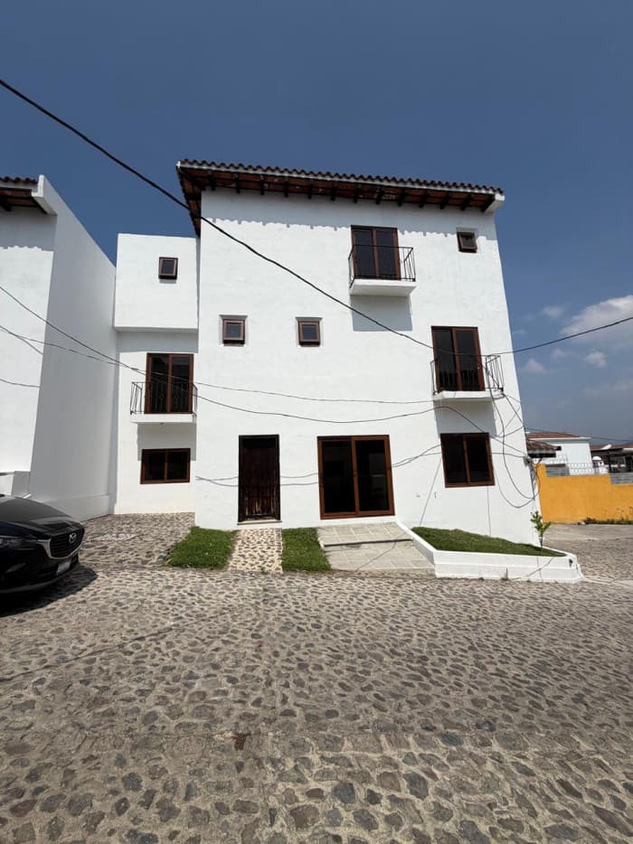 Se vende casa de 4 habs muy cerca de Antigua Gt - 1
