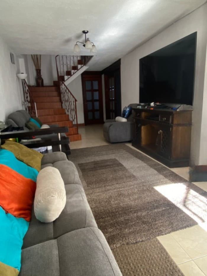 CASA EN VENTA EN RES. LOS CELAJES Z.6 VILLA NUEVA - 1