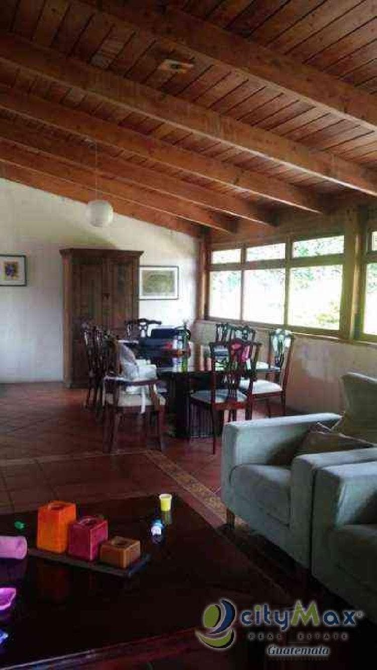 Vendo Hermosa casa en San Cristóbal Mixco, Guatemala - 1