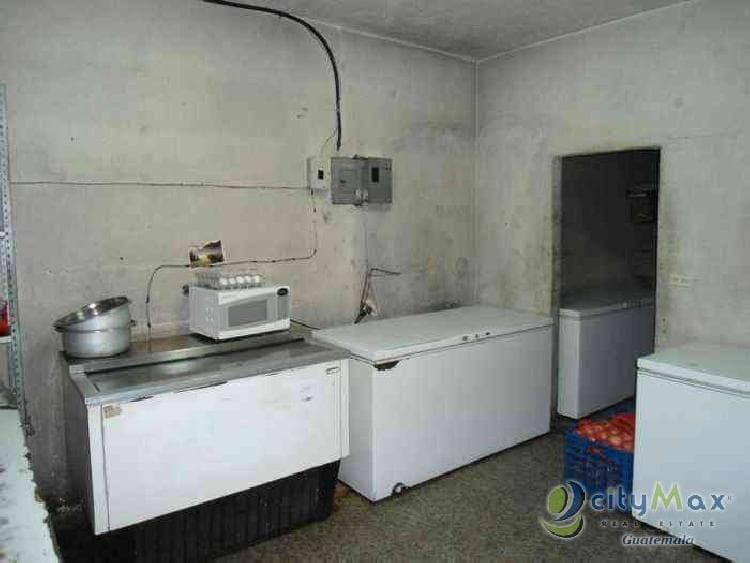 Edificio comercial en venta en Calzada Roosevelt - 1