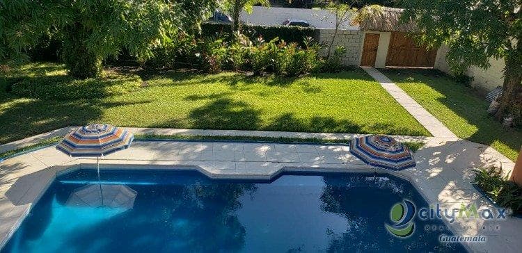 Casa con piscina en venta en Iztapa Escuintla - 1