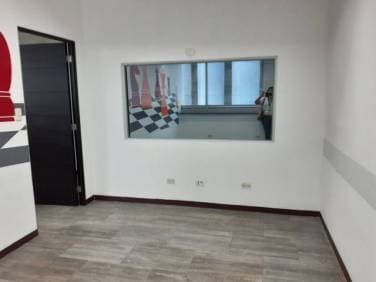 Oficina en Venta Zona 10 Edificio Dubai Center - 1